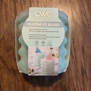 Blue Silicone Ice Bucket Set with Clear Packaging